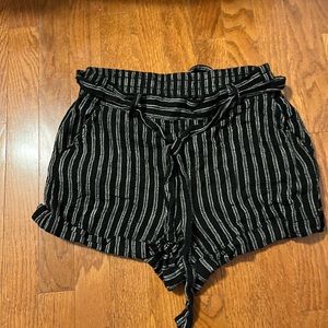 Black and white flowy shorts